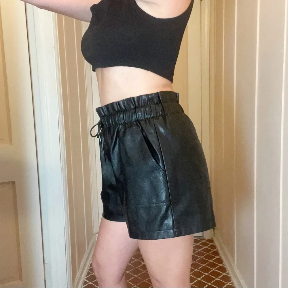 Oversized High Waist Loose Fit Faux Leather Shorts Size 10 - Picture 4 of 17